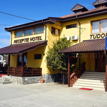 Hotel Tudor Ploieşti Exteriör bild