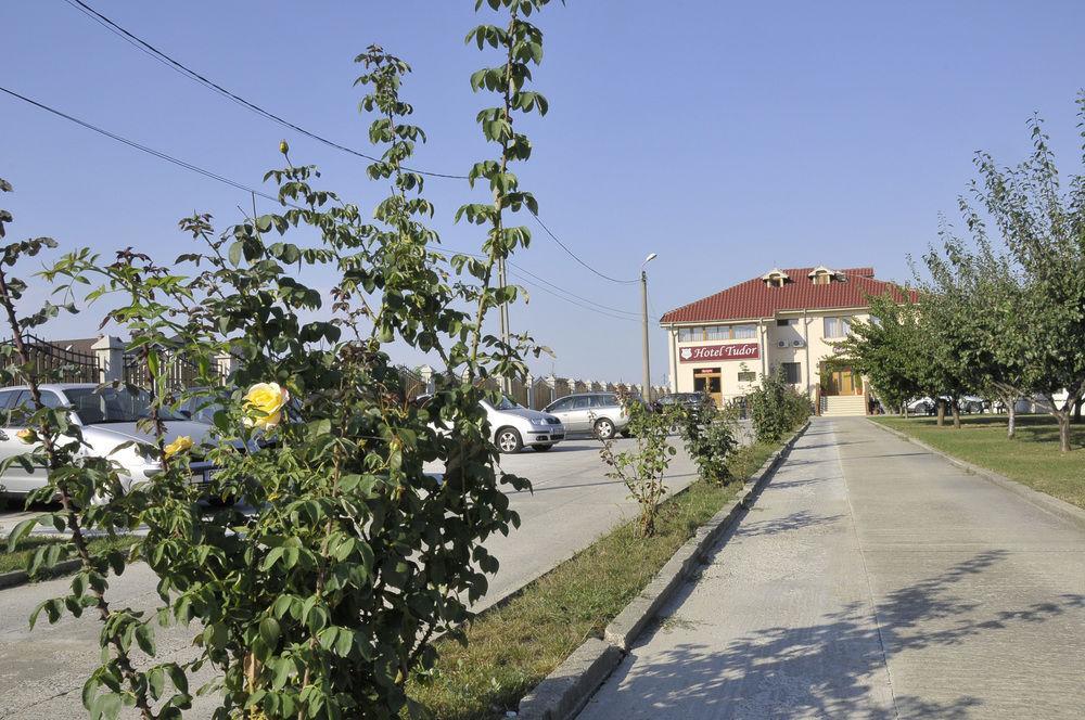 Hotel Tudor Ploieşti Exteriör bild