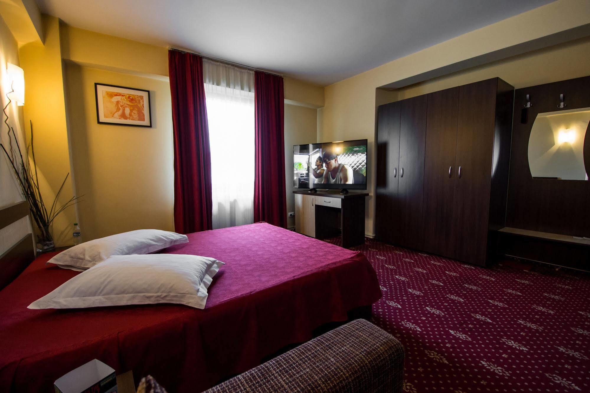 Hotel Tudor Ploieşti Exteriör bild