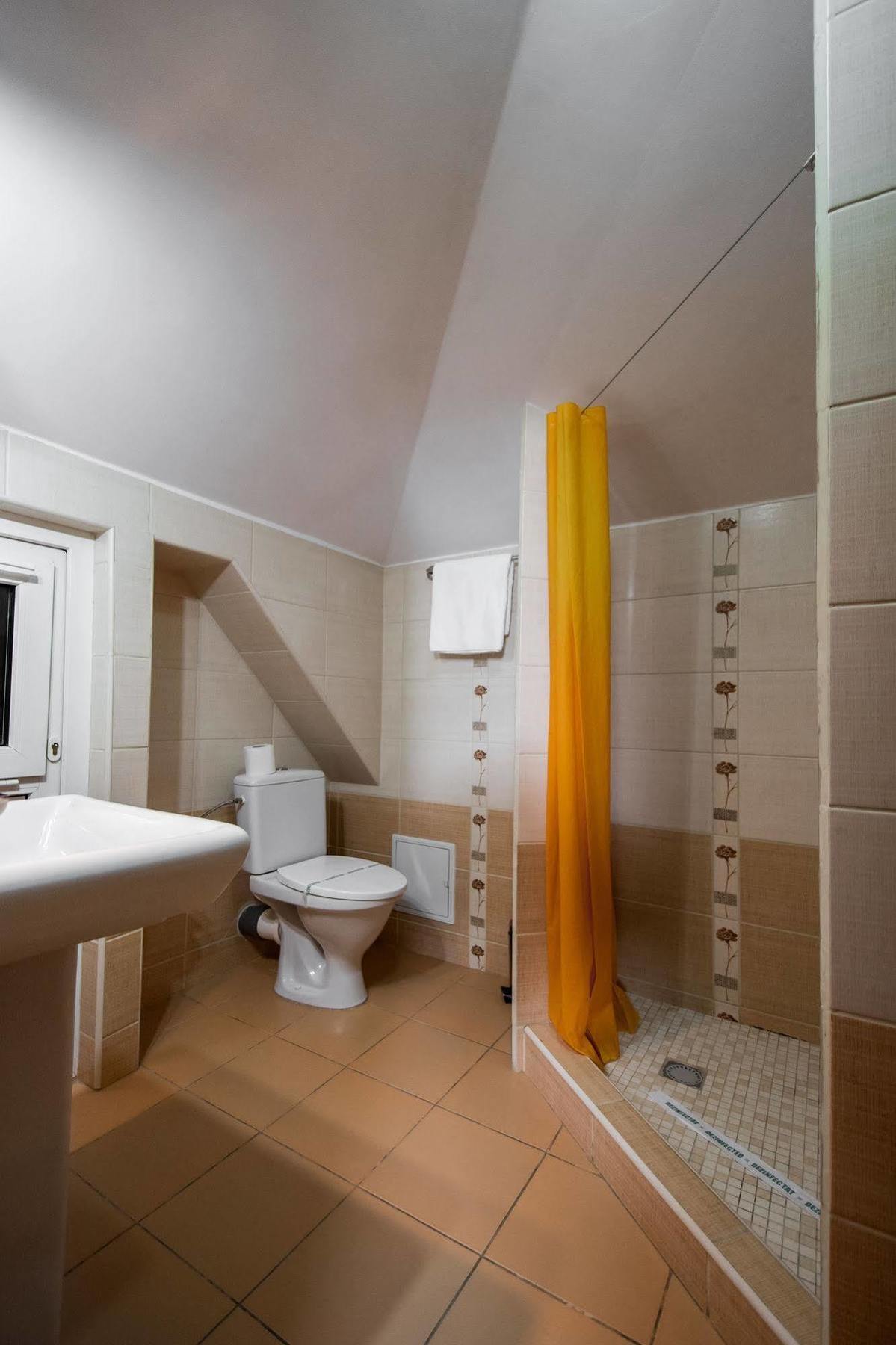 Hotel Tudor Ploieşti Exteriör bild