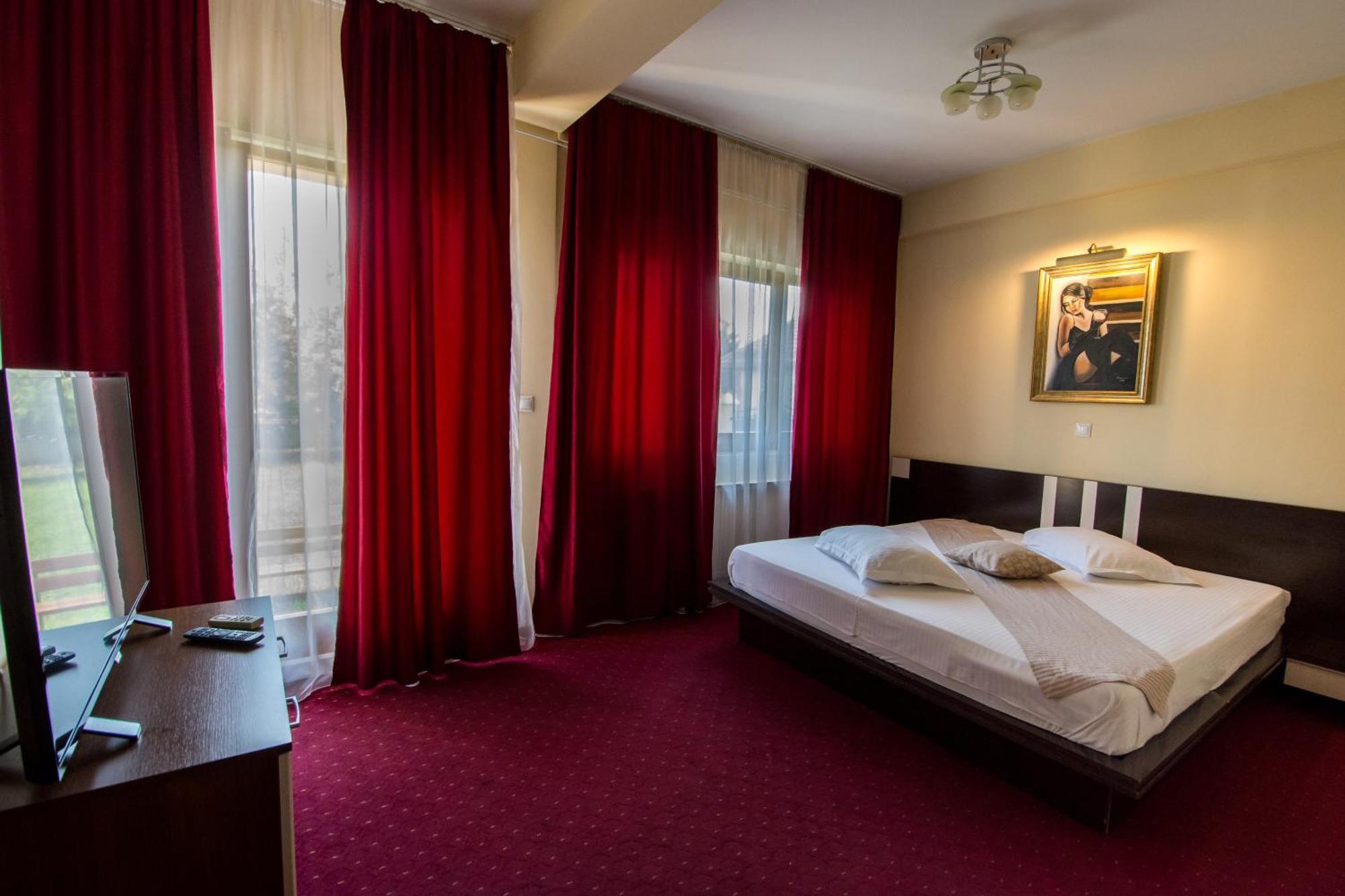 Hotel Tudor Ploieşti Exteriör bild