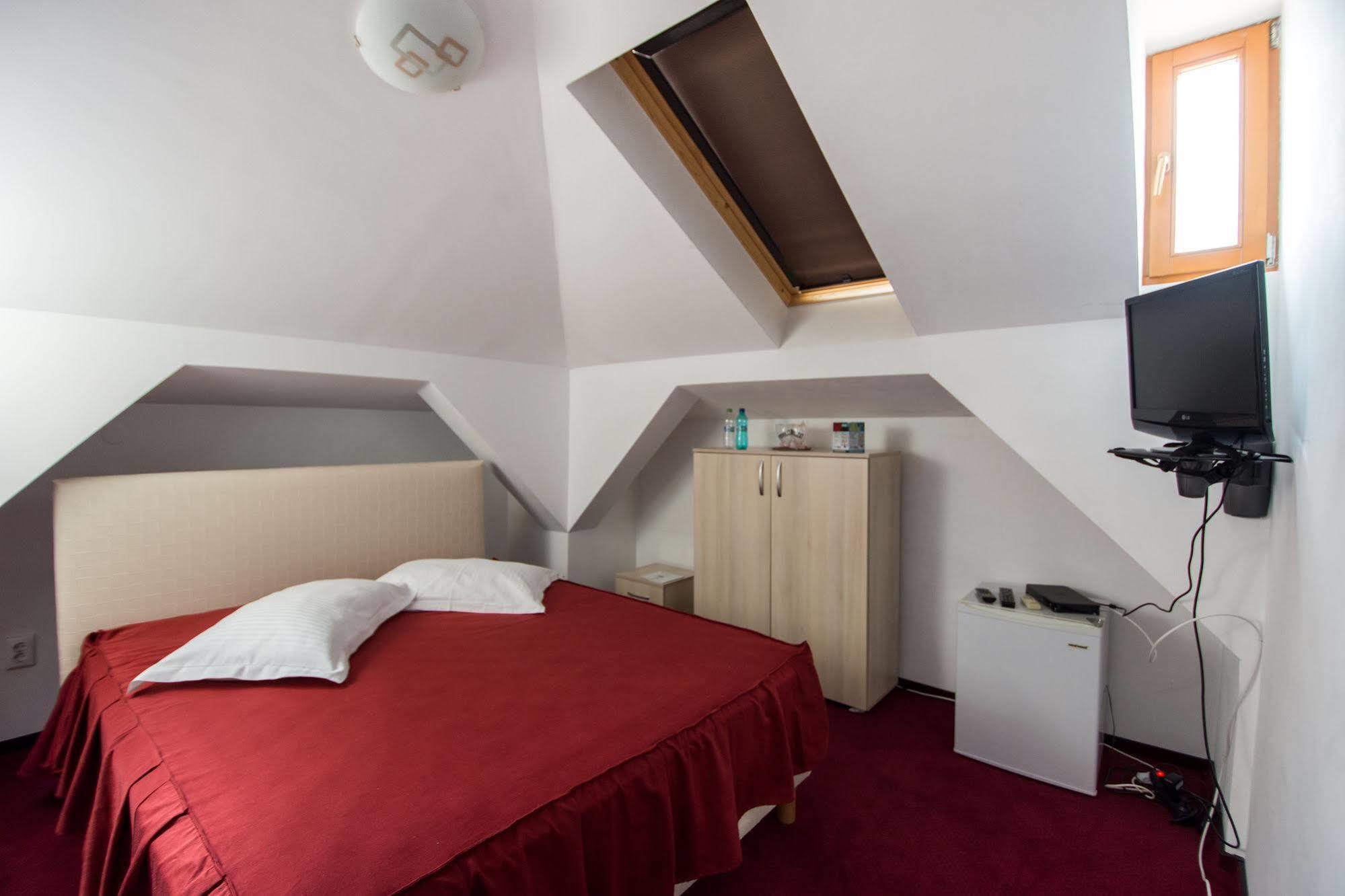 Hotel Tudor Ploieşti Exteriör bild