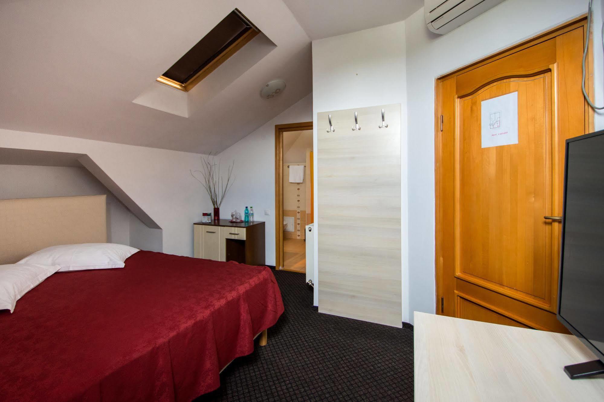 Hotel Tudor Ploieşti Exteriör bild