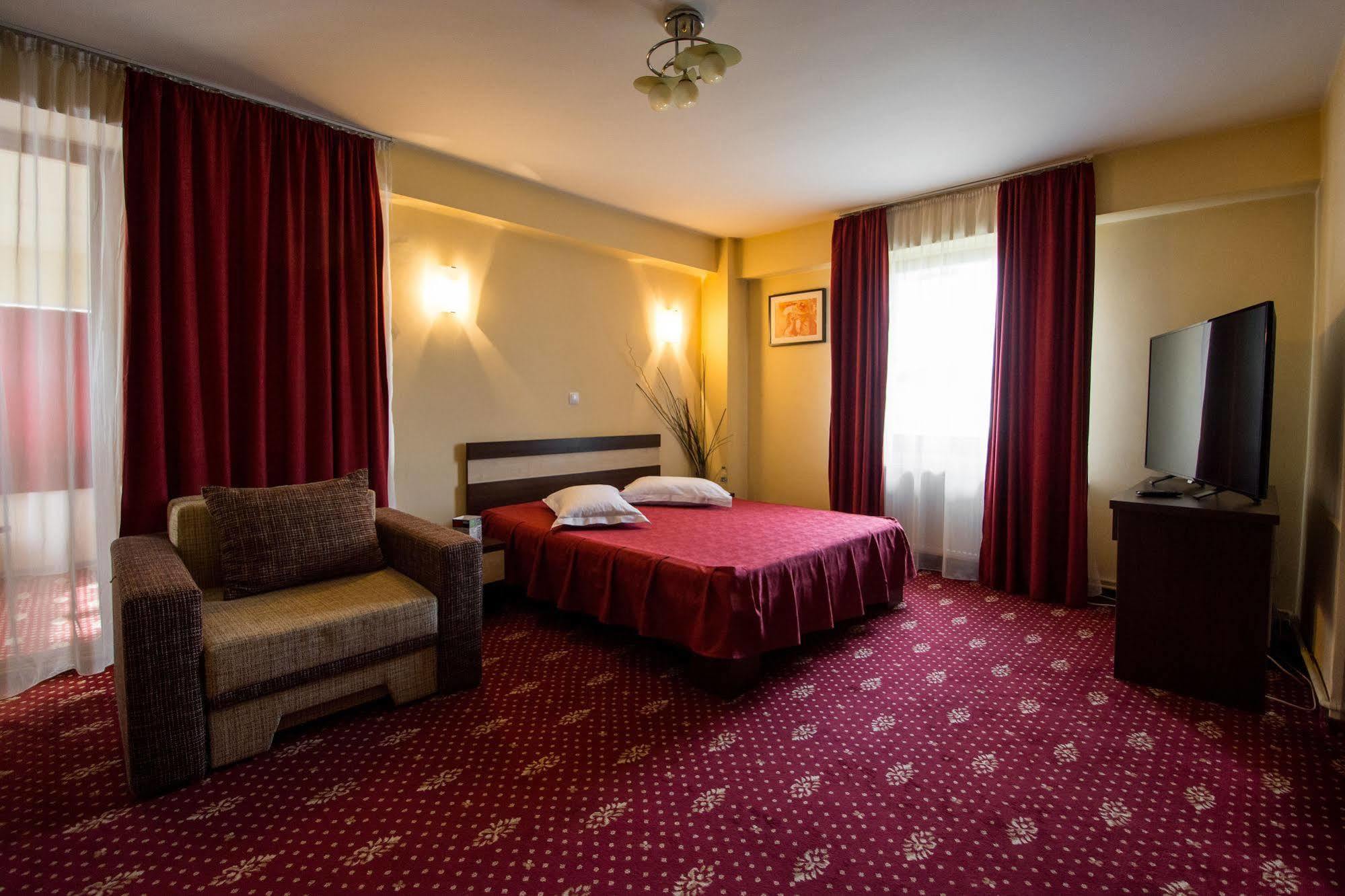 Hotel Tudor Ploieşti Exteriör bild