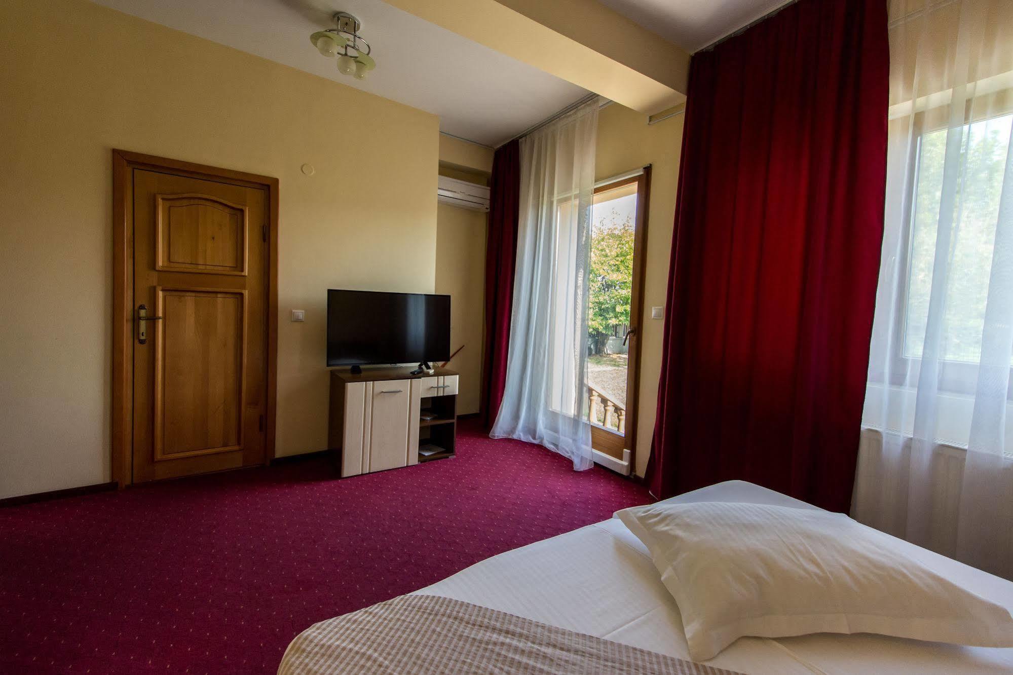 Hotel Tudor Ploieşti Exteriör bild